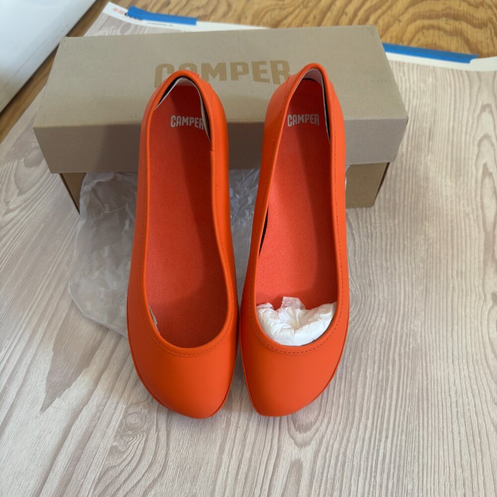 NIB Camper Right Nana flats Velocity Orange EU40